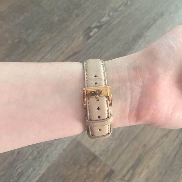 Burberry The City BU9109 watch - Picture 9 of 11